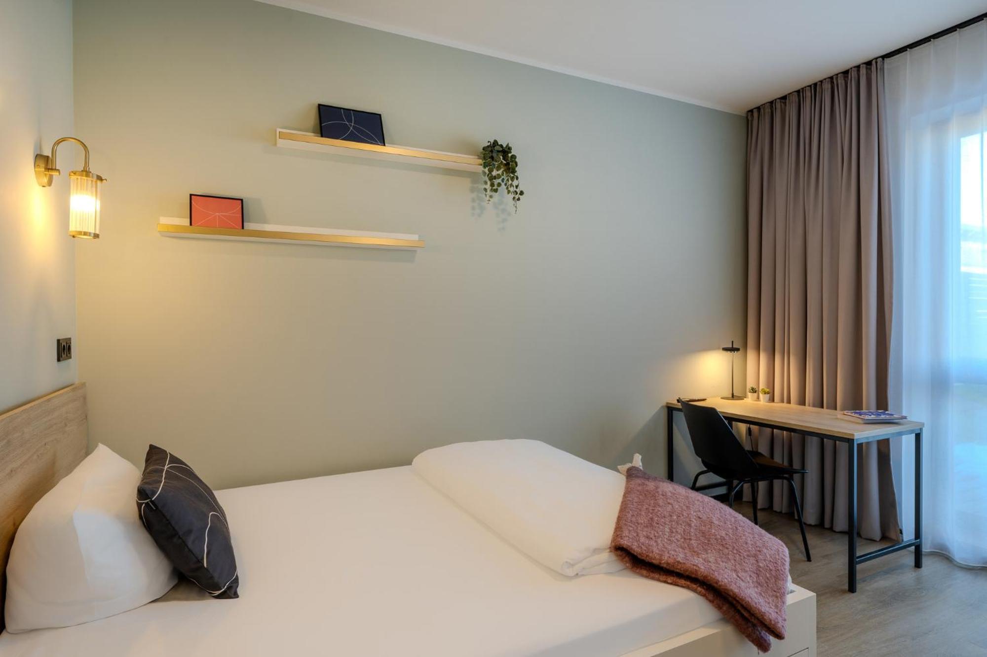 The Base Berlin One Hotell Eksteriør bilde