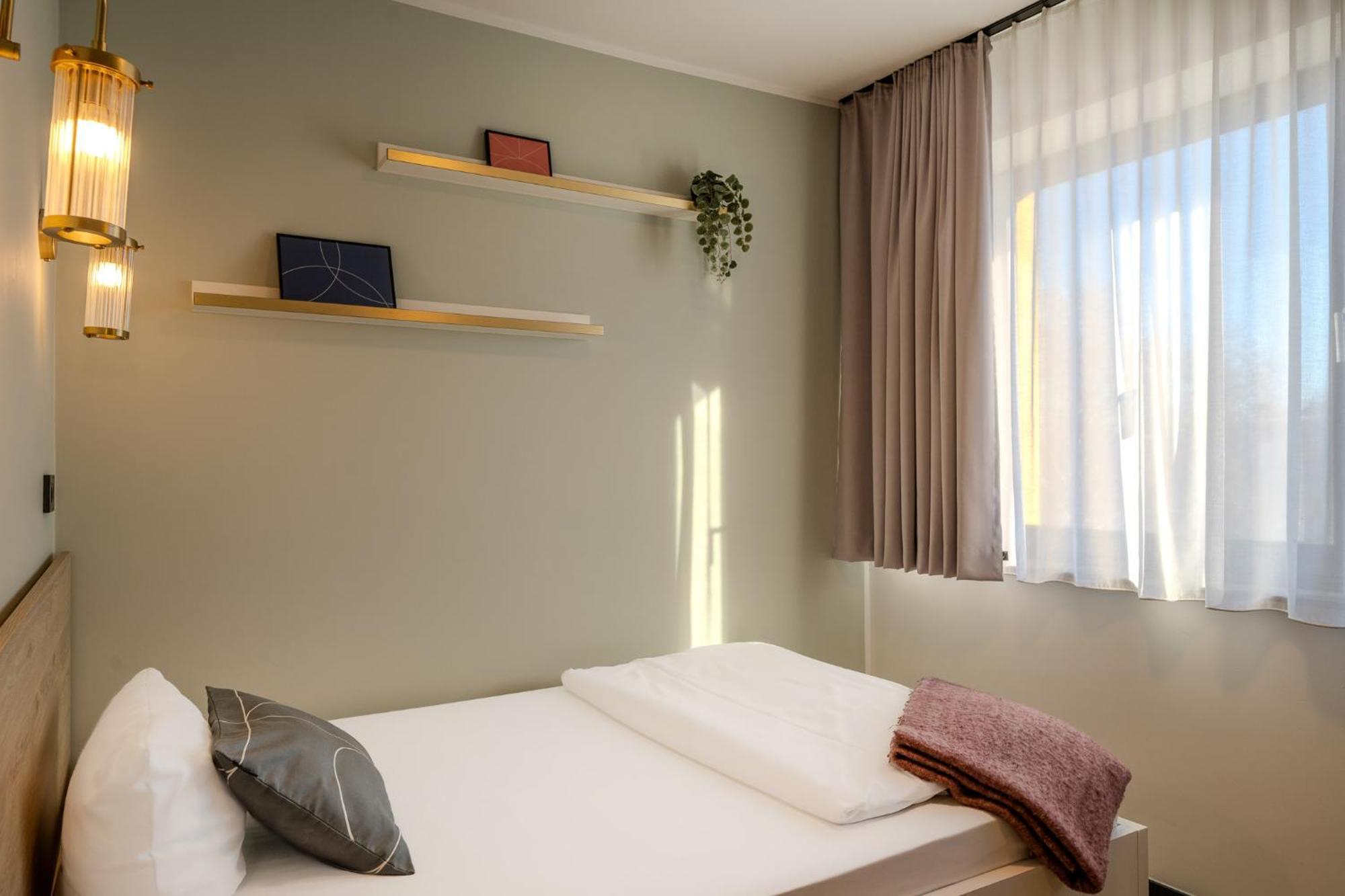 The Base Berlin One Hotell Eksteriør bilde