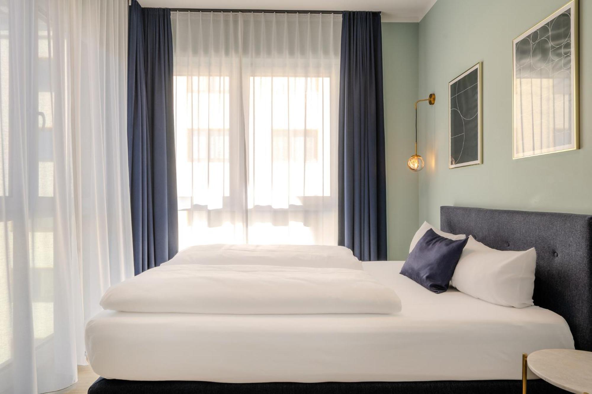 The Base Berlin One Hotell Eksteriør bilde
